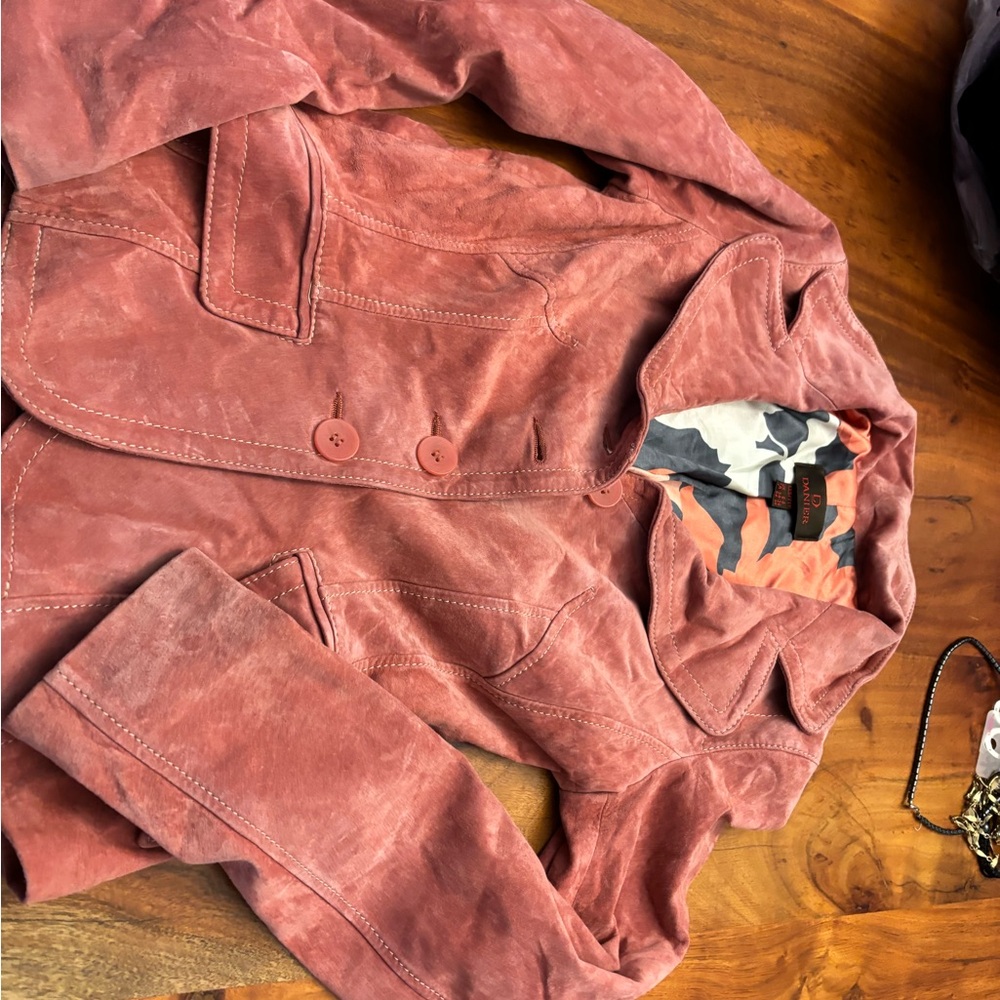 NWOT pink Xss suede jacket.  Fits Xs also